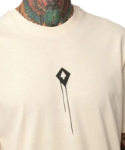 Camiseta MCD Especial Hope Travis Bomb Creme