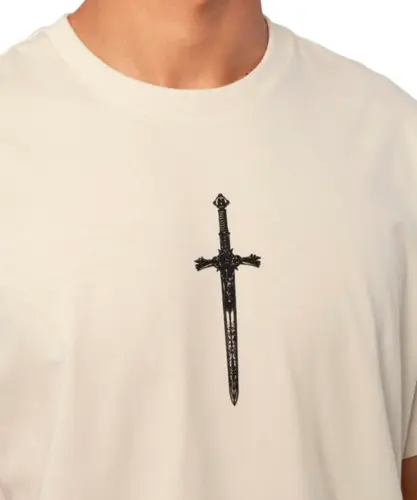 Camiseta MCD Regular Cavaleiro Guerra Espada Creme Arcanjo