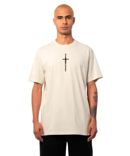 Camiseta MCD Regular Cavaleiro Guerra Espada Creme Arcanjo