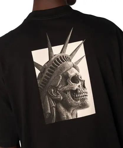 Camiseta MCD Box Fit Statue Of Liberty Preto