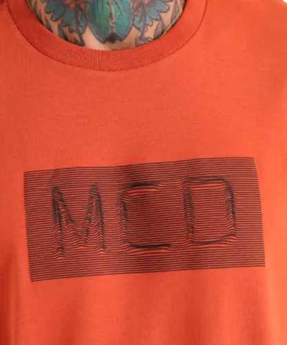 Camiseta MCD Regular Linhas Terracota