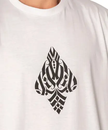 Camiseta MCD Regular Espada Caligrafiti Branco
