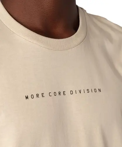 Camiseta MCD Regular Torre Bege Poeira