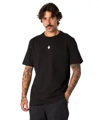 Camiseta MCD Regular Caveira Cromada Preto