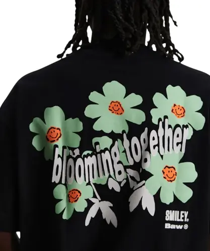 Camiseta Baw Oversized Blooming Baw x Smiley Preto