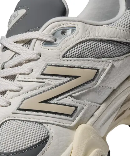 Tênis New Balance 9060 Bege Claro Castlerock