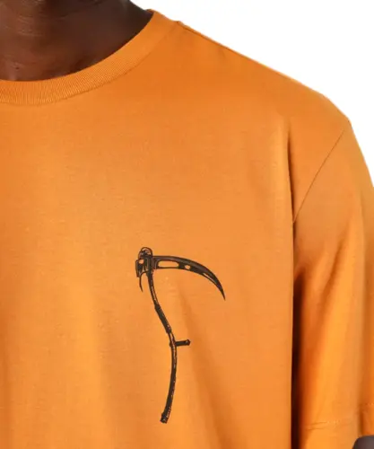 Camiseta MCD Regular Cavaleiro Morte Foice Ocre Barbaro