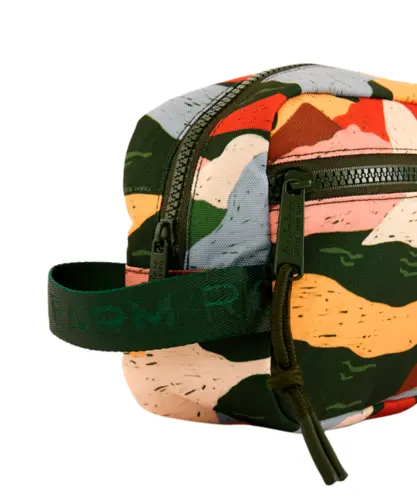 Necessaire Farm Amô Relevo Carioca Verde