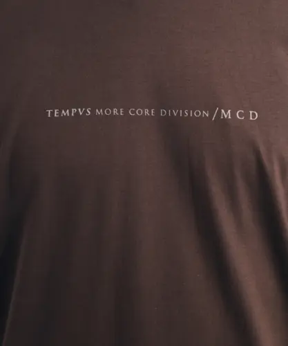 Camiseta MCD Ciclo Mãos Marrom