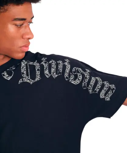 Camiseta MCD Box Fit Manga Japonesa Caligrafitti Preto