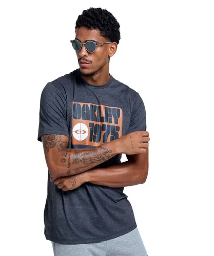 CAMISETA MASC MOD OAKLEY 1975 TEE