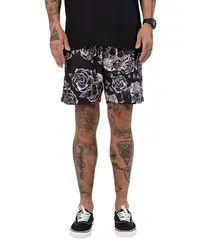 SHORTS UTILITY CAVEIRAS E ROSAS