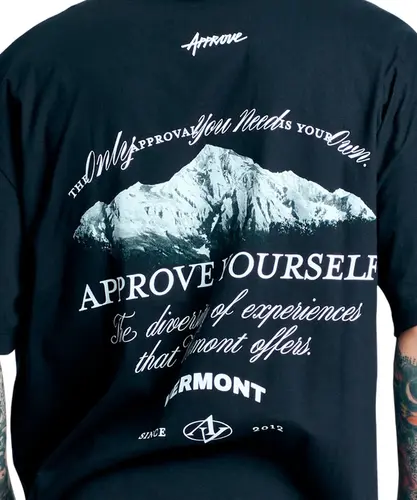 Camiseta Huge Approve Mount Preto