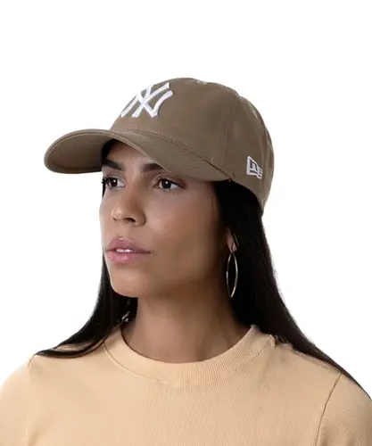 Boné New Era 9Twenty Strapback MLB New York Yankees Caqui