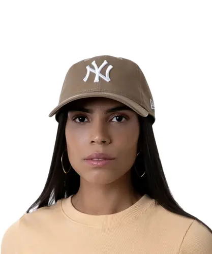 Boné New Era 9Twenty Strapback MLB New York Yankees Caqui