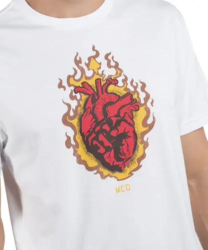 Camiseta MCD Regular Corazón En Llamas Branco