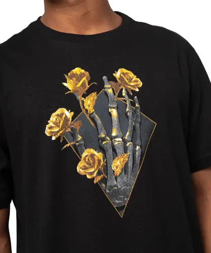 Camiseta Regular MCD Dourado Mão Caveira Preto