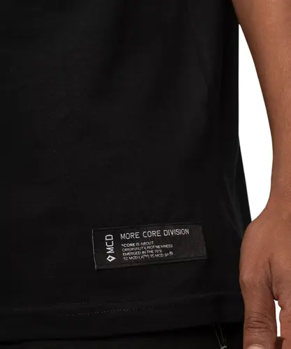 Camiseta Regular MCD Dourado Mão Caveira Preto